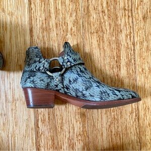 Frye 🐍 Ray Harness Backzip in Fatigue (Green Snakeskin Print Leather!!!) EUC!